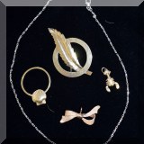 J01. Gold jewelry. 